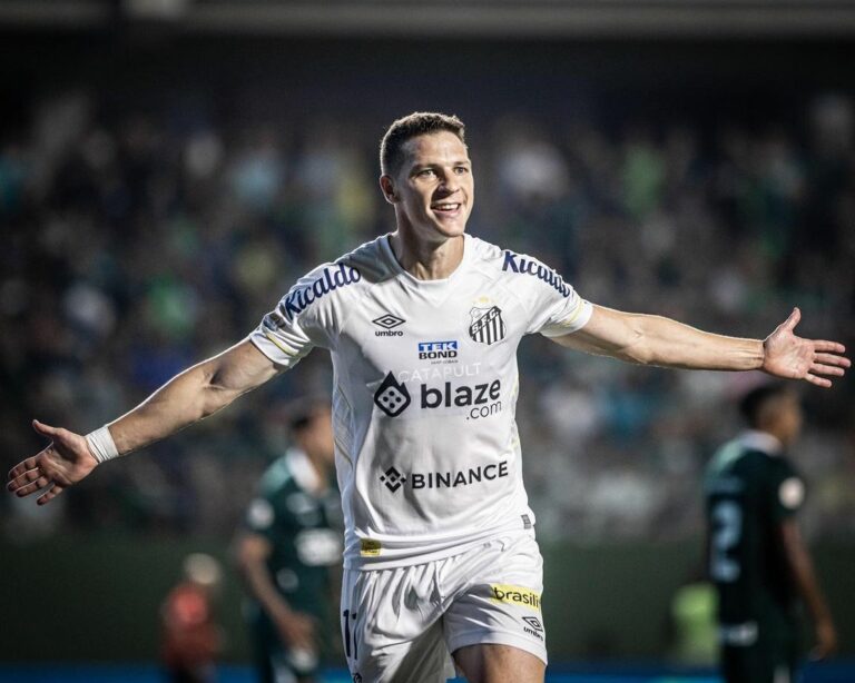 Santos marca no fim sobre o Goiás e se distancia da zona de rebaixamento