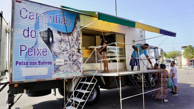 Caminhão do Peixe, em Guarujá, tem pescados a preços acessíveis 
