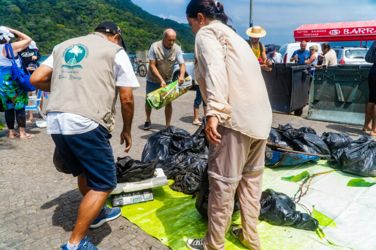 Encontro em Bertioga debate o descarte correto de produtos recicláveis