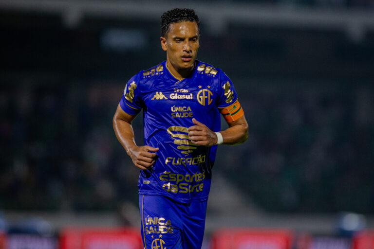 Diogo Mateus terá dupla de zaga inédita.