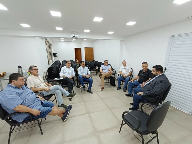 Guarujá e Associação Comercial se reúnem para debater o desenvolvimento do comércio