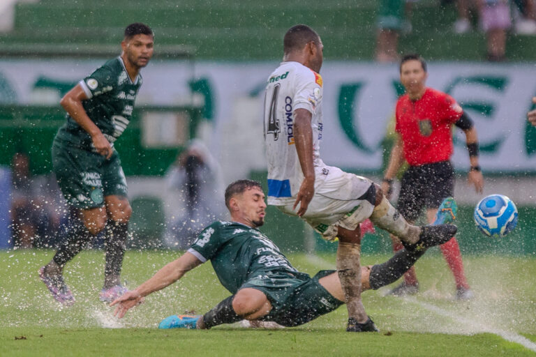 Em casa, Guarani perde para o ABC e dá adeus ao acesso