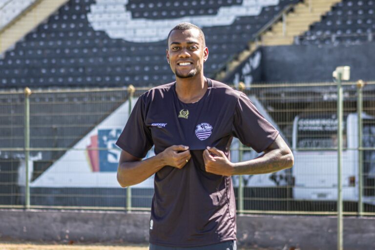 Gustavo Marciano se despede do comercial, que traz novo goleiro