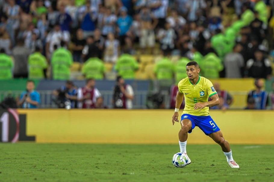 Olé e vergonha: Brasil cai para Argentina em jogo marcado por pancadaria