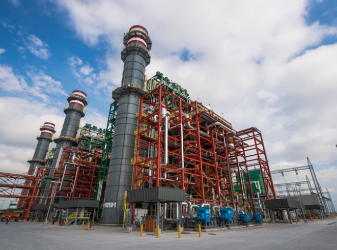 Trabalhadores de refinaria em Cubatão passam mal após consumir comida estragada na empresa