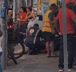 Homem é agredido por quatro pessoas no centro de São Vicente