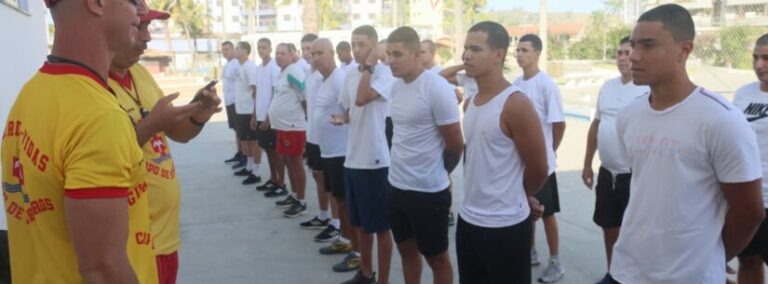 Caraguá está com 20 vagas abertas para guarda-vidas temporários