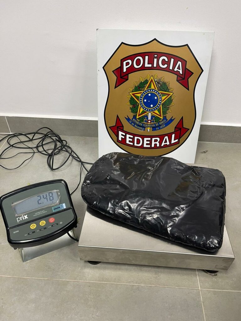 Dois homens são presos por tráfico internacional de drogas no aeroporto de Campinas