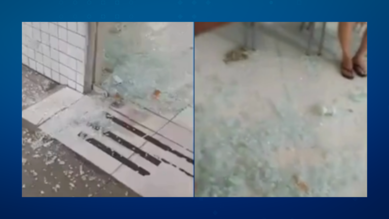 Homem tem surto e quebra porta do Crei em São Vicente