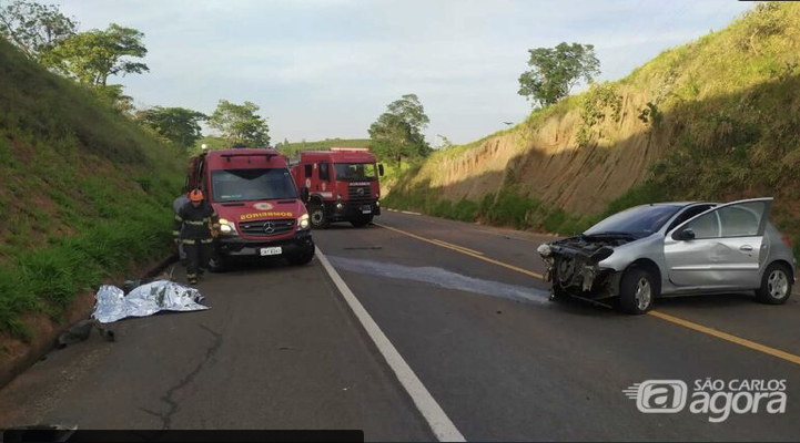 Motorista de 38 anos morre ao ser ejetado de veículo durante capotamento