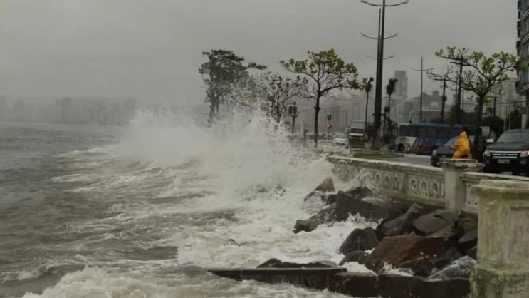 Alerta: Defesa Civil emite comunicado, ventos de 100km/h