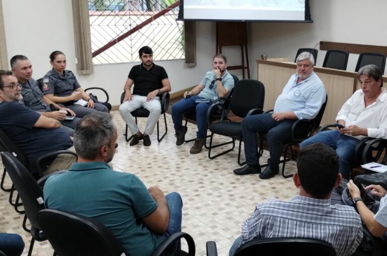 Rodovias de Cubatão viram temas de debate entre prefeitura e autoridades de segurança, logística e trânsito