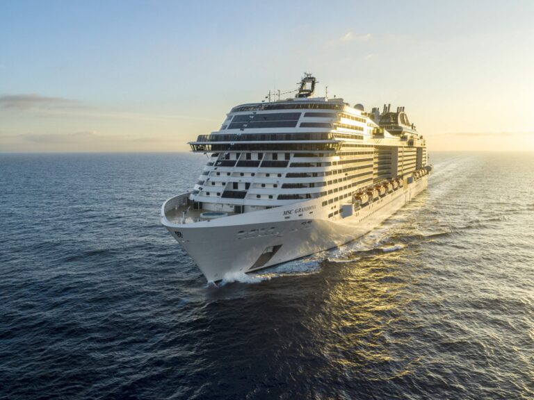 MSC Grandiosa chega a Santos e faz sua primeira viagem em águas brasileiras