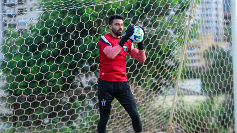 Elenco do Botafogo para o próximo ano: Goleiro Mateus Albino é prioridade na renovação
