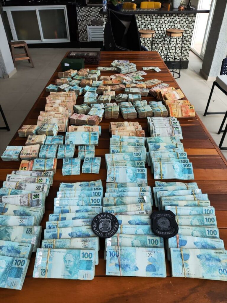 Polícia federal realiza operação contra crimes ao Sistema Financeiro Nacional