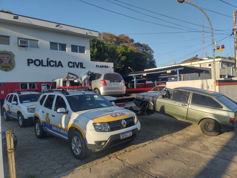Quadrilha invade haras e rouba cofre com armas