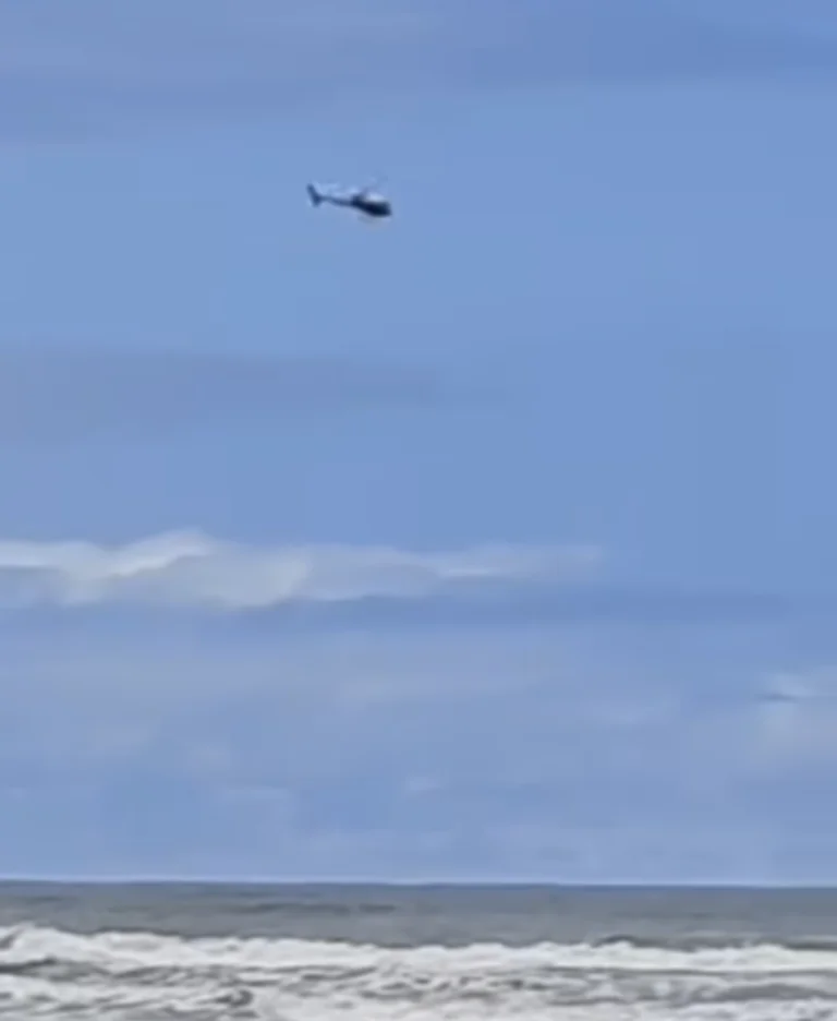 Homem cai em praia de Bertioga durante vôo de asa delta