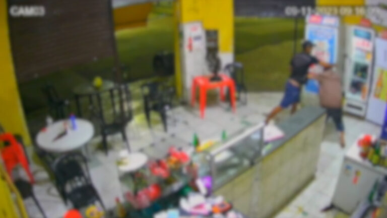 Dono de bar é agredido e roubado no Centro de Campinas; veja vídeo