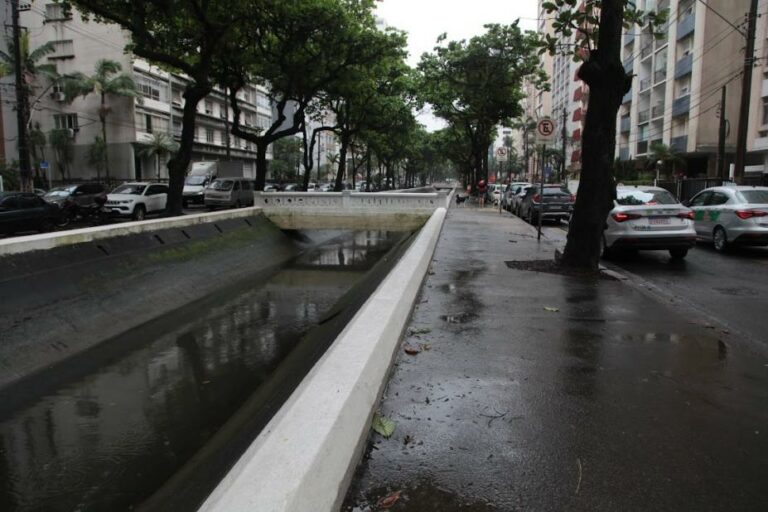 Santos vai implantar válvulas em canal para combater enchentes durante ressaca