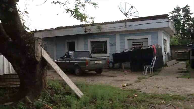 Um homem de 59 anos morreu após ser baleado dentro da própria casa em Bragança Paulista. O crime aconteceu no último domingo, 29. Até agora, não existe nenhum suspeito.