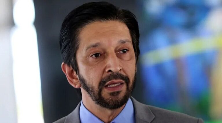 Prefeito de São Paulo cobra rapidez da Enel para restabelecer energia na cidade