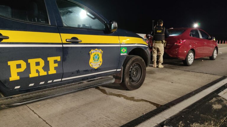 carro roubado é recuperado em jacareí