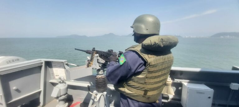 GLO no Porto de Santos: patrulha naval realiza operação pelo Canal de Navegação