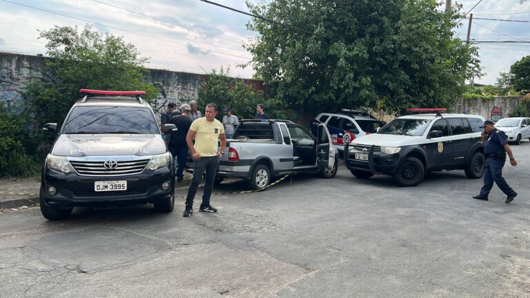 Corpo é encontrado abandonado dentro de carro