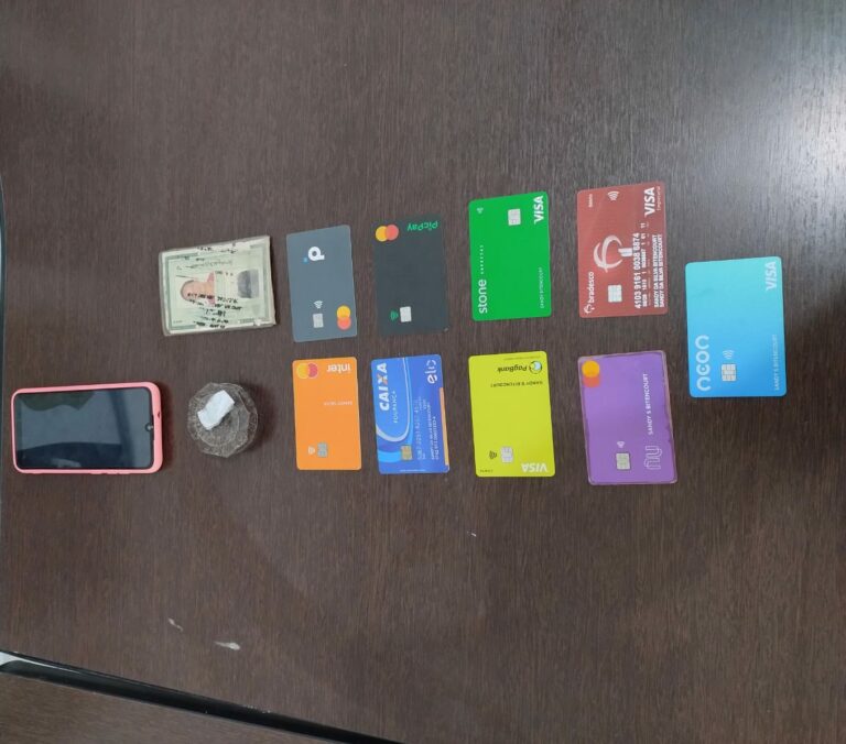 Mulher é presa por estelionato no Litoral e cartões bancários são apreendidos