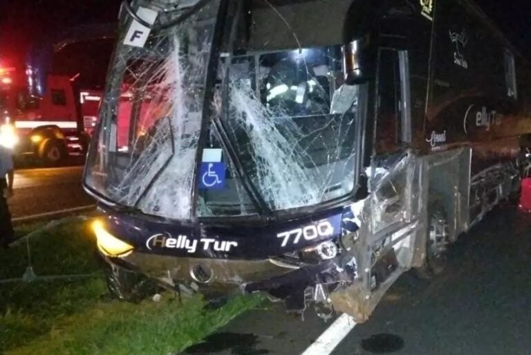 Acidente com ônibus na Cândido Portinari deixa cinco feridos