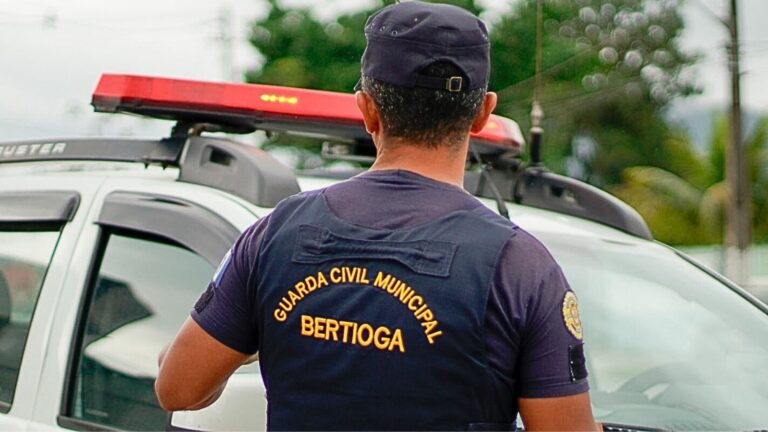 Homem é preso com simulacro de arma e drogas em Bertioga