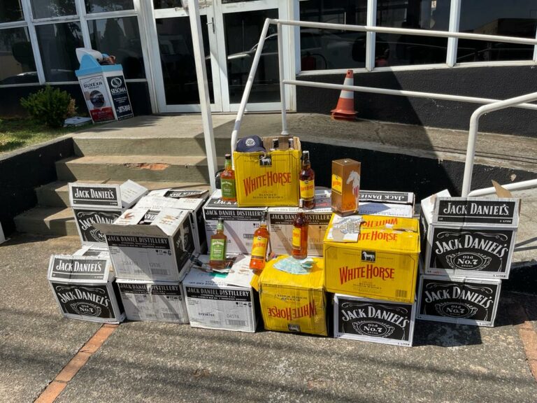 Homem é preso com 240 garrafas de bebidas falsificadas dentro de carro em Indaiatuba