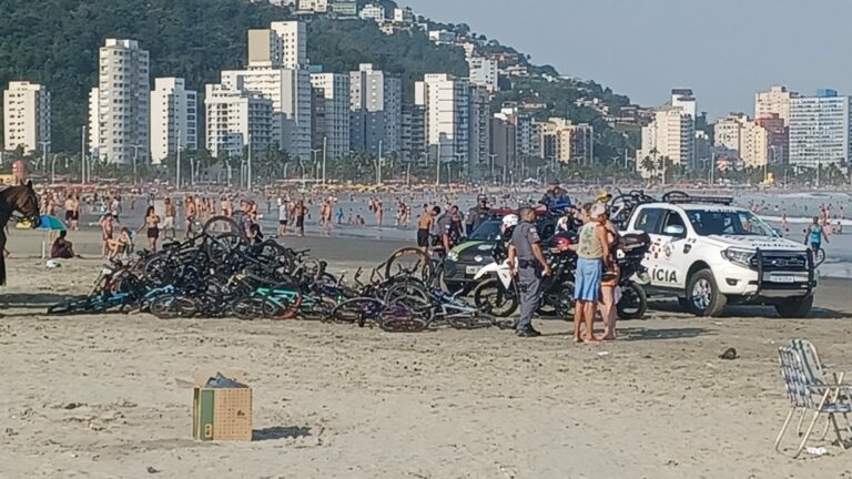 Mais de 100 bicicletas são apreendidas em praia de São Vicente