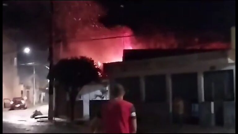 homem sofre queimaduras no corpo em incêndio em cruzeiro