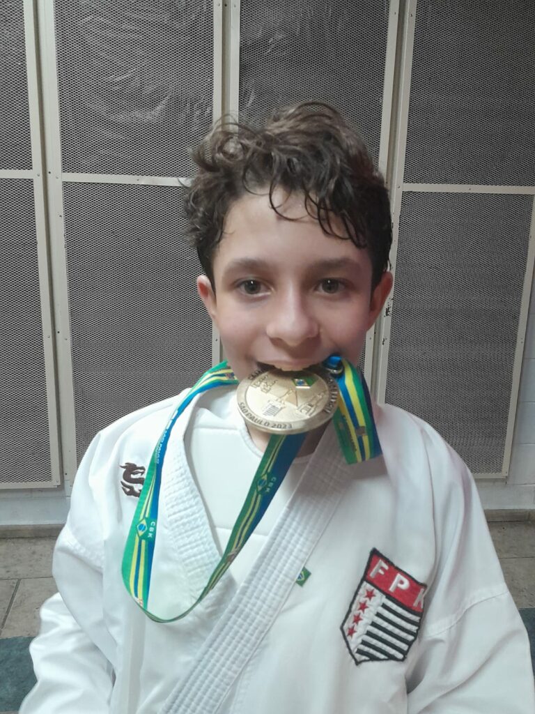 Jovem santista faz bonito e é campeão brasileiro de karatê
