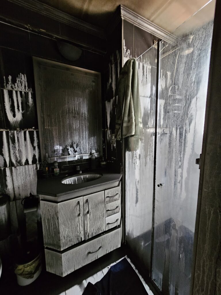 apartamento destruído em incêndio em sjc