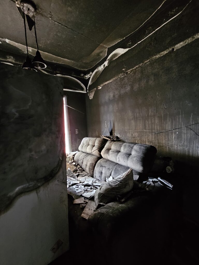 apartamento destruído em incêndio em sjc