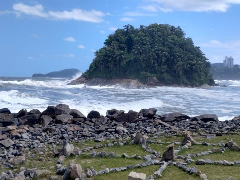 Homem morre após se afogar em ilha de Santos