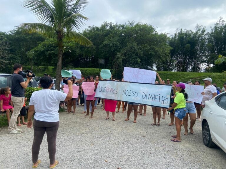 moradores da vila sahy fazem protesto por doações em ssb