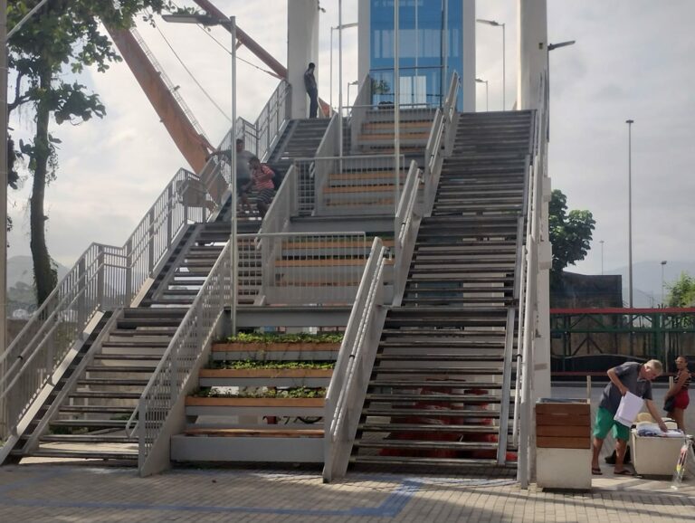 Travessias de barcas entre Santos e Vicente de Carvalho voltam ao normal