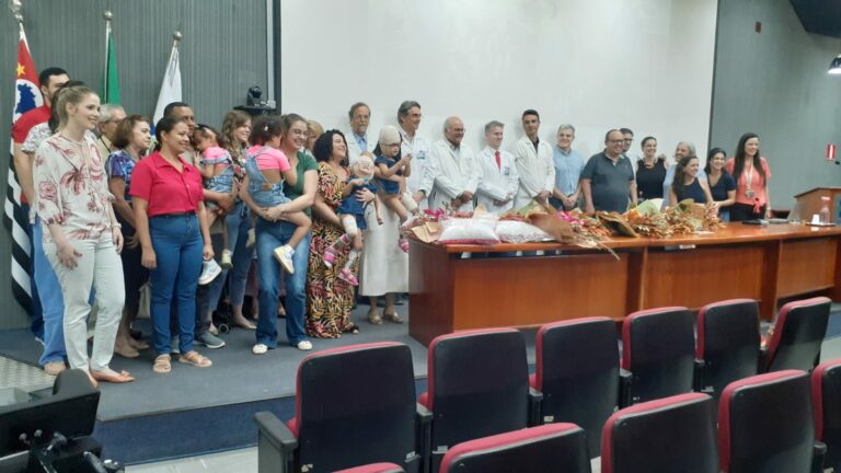 HC comemora boa evolução dos dois casos de siamesas separadas no Hospital