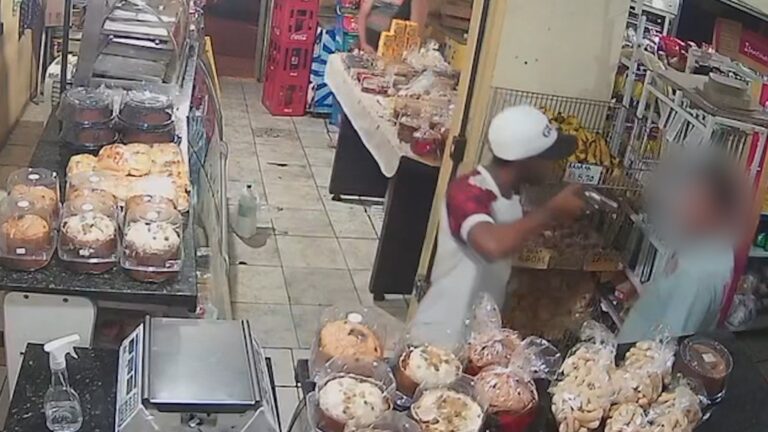 Em Bragança Paulista, a polícia está procurando por um homem que roubou uma padaria na noite da última sexta-feira, 17.