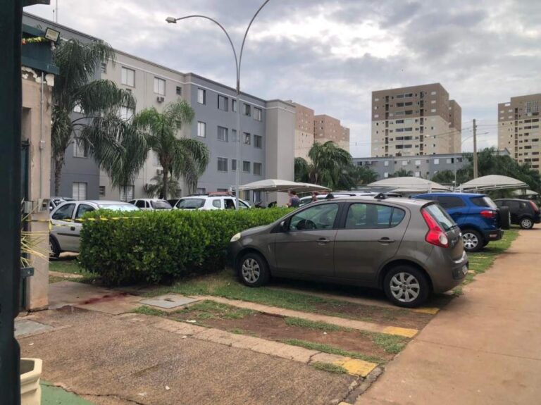 Mulher esfaqueada em condomínio tinha terminado namoro recentemente