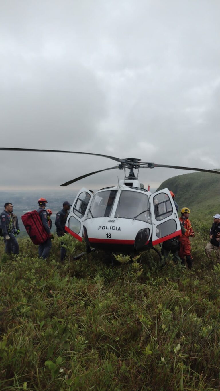 Várzea Paulista: Corpo de Bombeiros se mobiliza para resgatar turista na Serra do Mursa
