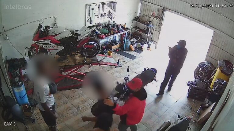 No início da tarde de hoje, 27, uma dupla de criminosos assaltou uma oficina no bairro Satélite Íris, em Campinas.