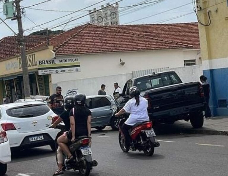 Acidente na Vila Carvalho deixa dois feridos durante manutenção veicular