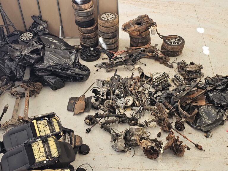 Na tarde desta quinta-feira, investigadores da DIG localizaram um desmanche ilegal no bairro Chapéu do Sol, em Monte Mor.