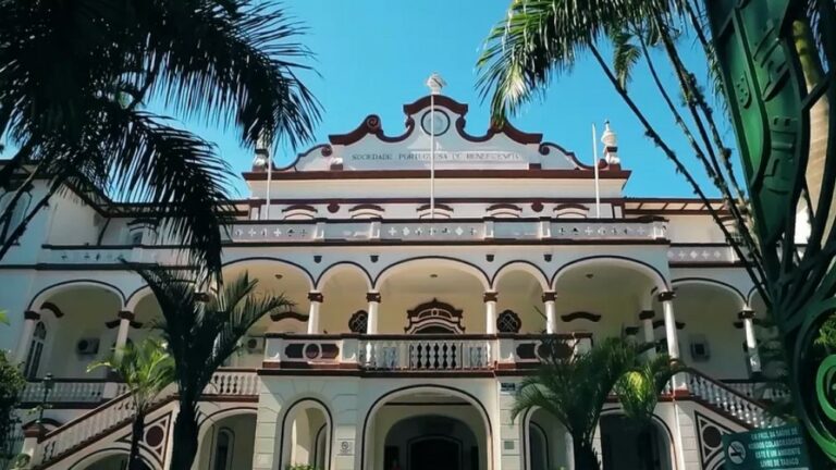 Médicos e pacientes de oncologia promovem jogo de futebol a favor da vida