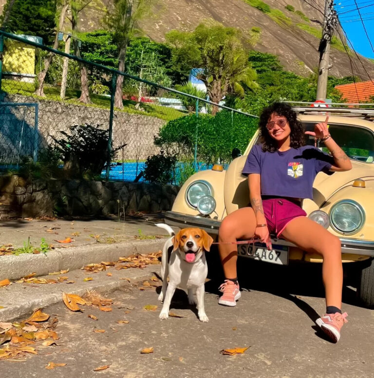 Carioca viaja rumo ao Alasca com cadela a bordo de um Fusca 74