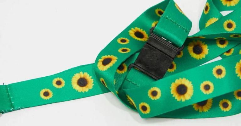 Viracopos inicia a distribuição de cordão de girassol para pessoas com deficiência oculta